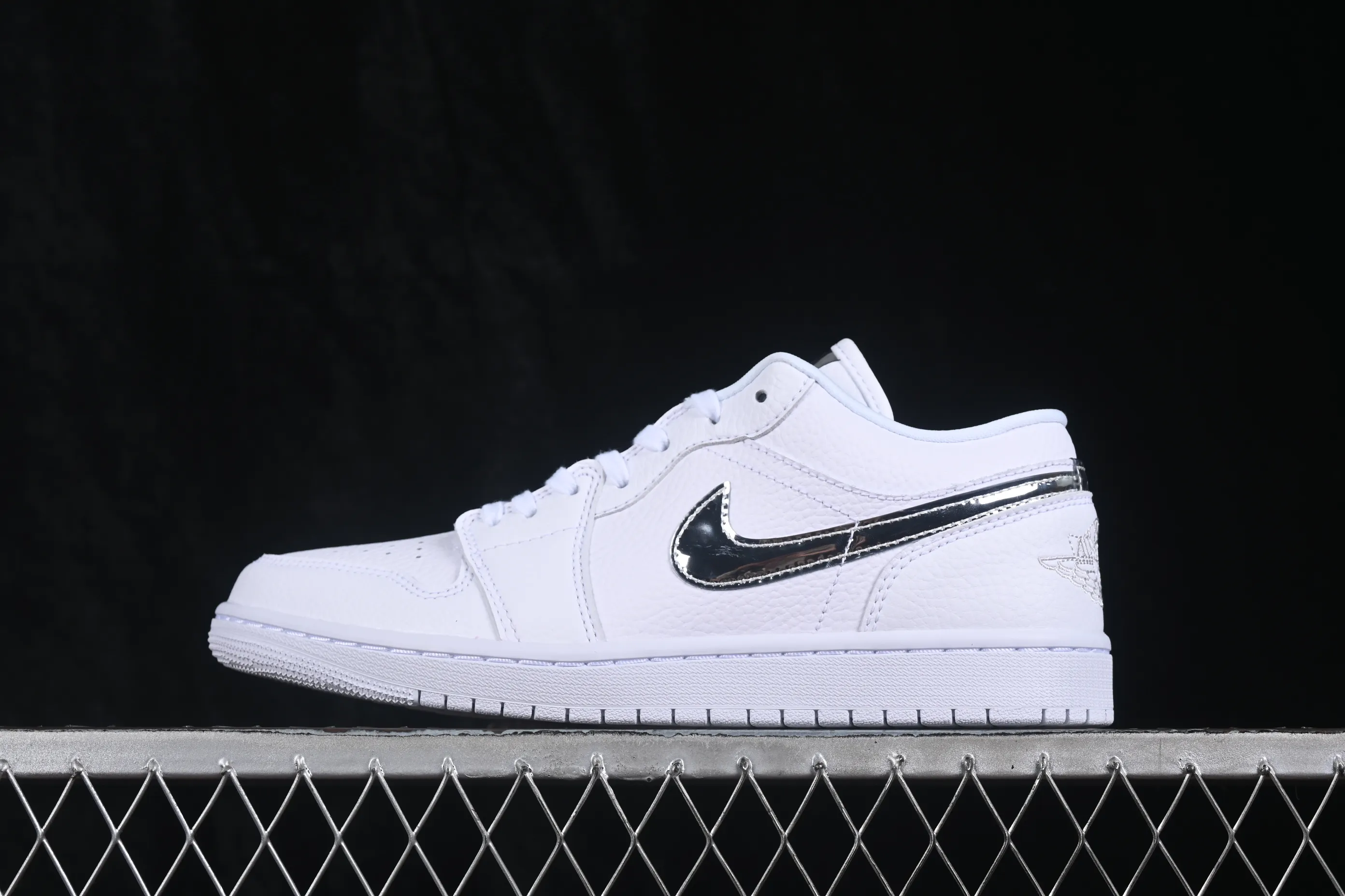 All categories Air Jordan Jordan series basketball shoes Air Jordan 1 Low G version pure original Air Jordan 1 Low AJ1 Joe 1 all silver hook low-top retro culture basketball shoes IQ9381-100